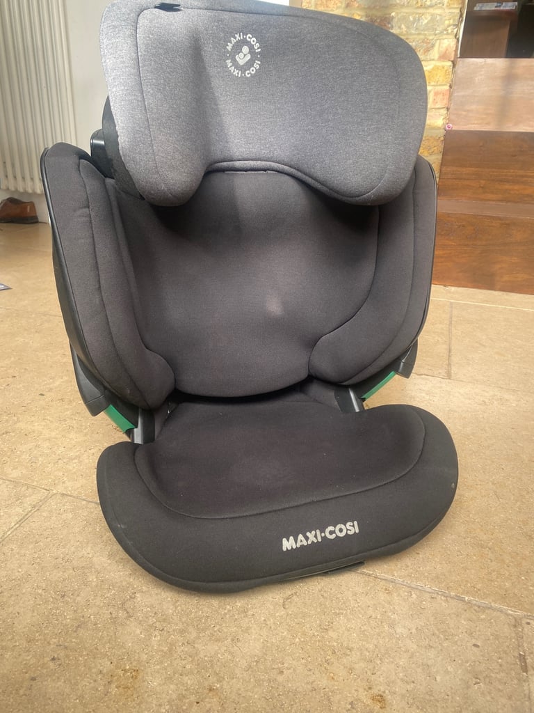 Maxi Cosi i-Size car seat
