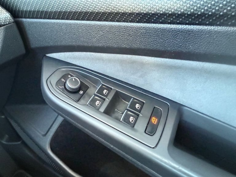 2023 23 VOLKSWAGEN GOLF 1.5 TSI R-LINE HATCHBACK 5DR PETROL MANUAL EURO 6 (S/S) 