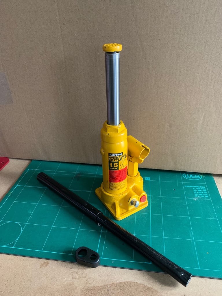 Halfords 1.5 Tonne Bottle Jack