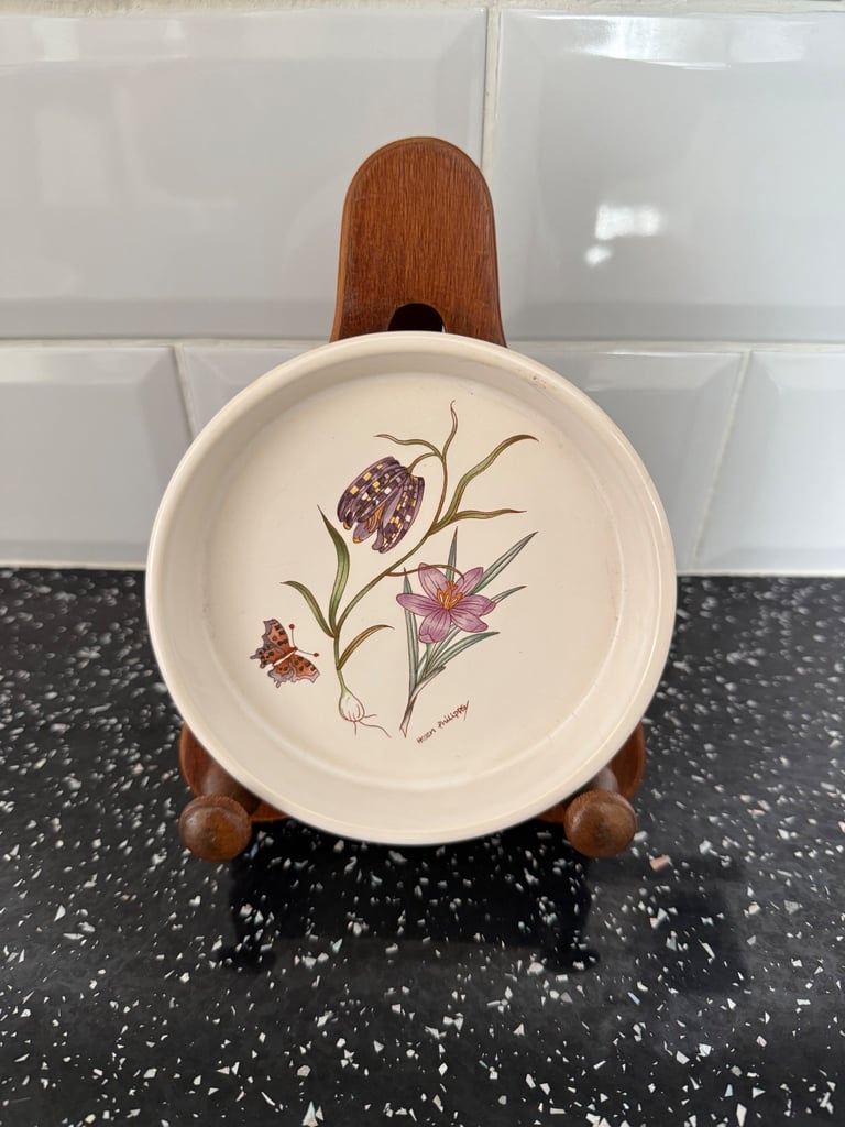 Vintage Runtons Pottery Yorkshire Botanicals Wild Flowers Round Trinket Dish Helen Philipps 5” x 1”