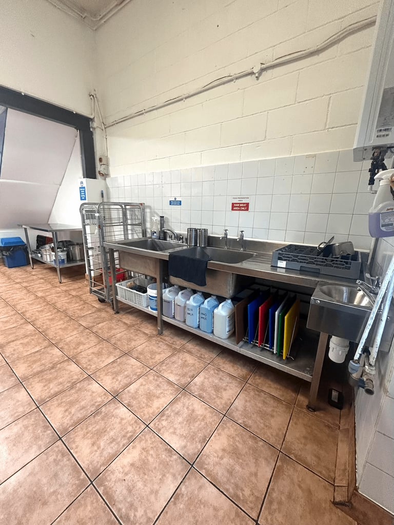 COMMERCIAL KITCHEN TO RENT PER DAY IN ACTON, LONDON, EALING, KENSINGTON, NOTTING HILL