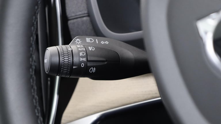 2025 Volvo XC90 B5 (P) AWD Plus Dark (Sunroof, Harman Kardon Sound, 360 Camera, BLIS) ESTATE Petr...
