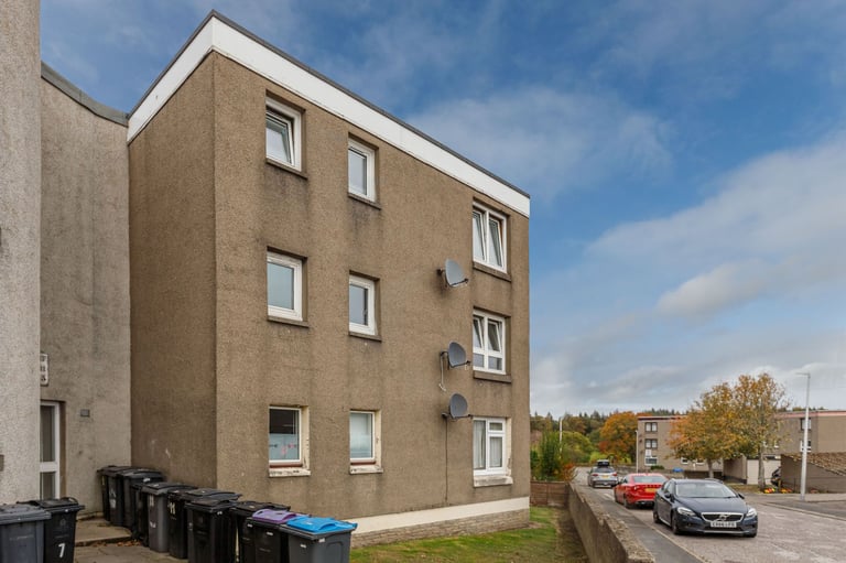 FOR SALE   3 bedroom flat in Todlaw Walk, Aberdeen, Aberdeenshire, AB21
