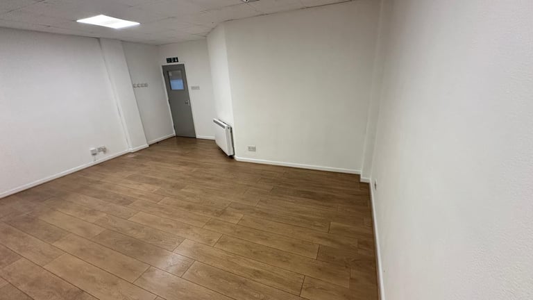 Office to rent in Enfield Town 