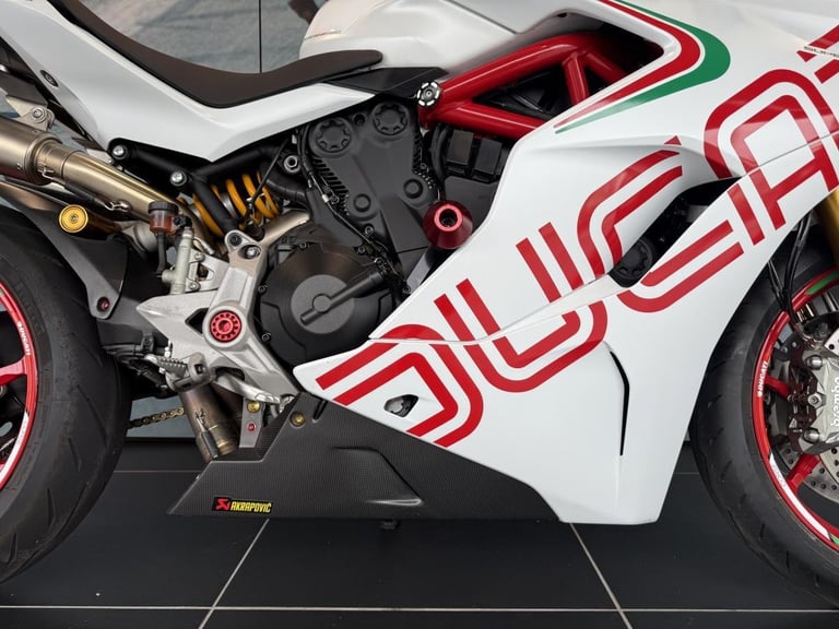 2021 Ducati Supersport S – 5,402 Miles