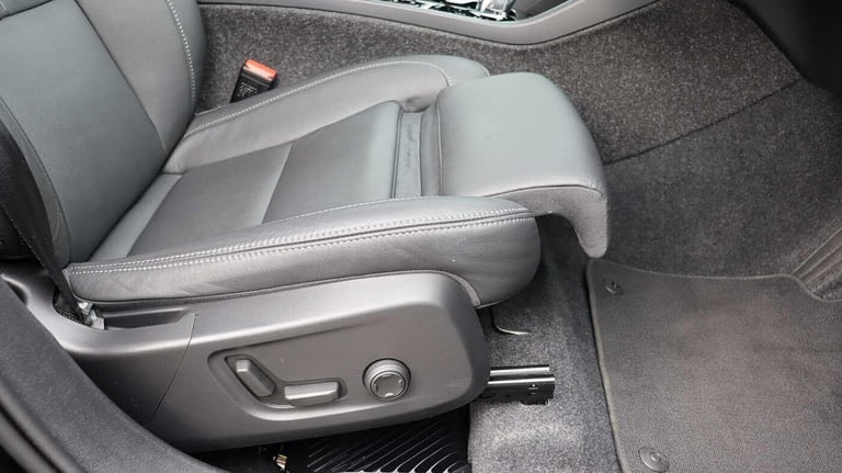  Volvo XC40 B4 (P) Ultra Bright (Sunroof, Harman Kardon, 360 Camera) Petrol/Electric Hybrid Autom...
