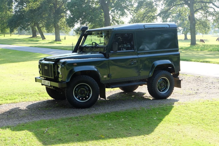 Land Rover Defender TD5 SWB diesel County (New galvanised chassis)