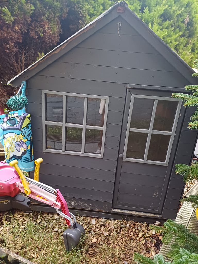 image for Kids small wooden playhouse