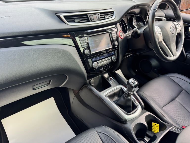 2015 Nissan Qashqai 1.6 DiG-T Tekna [Non-Panoramic] 5dr HATCHBACK Petrol Manual