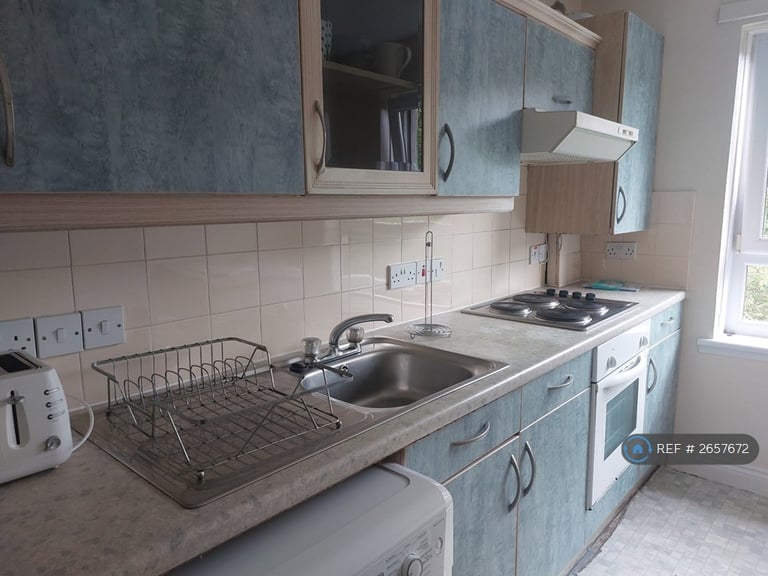 3 bedroom flat in Terrars Croft, Edinburgh, EH8 (3 bed) (#2657672)