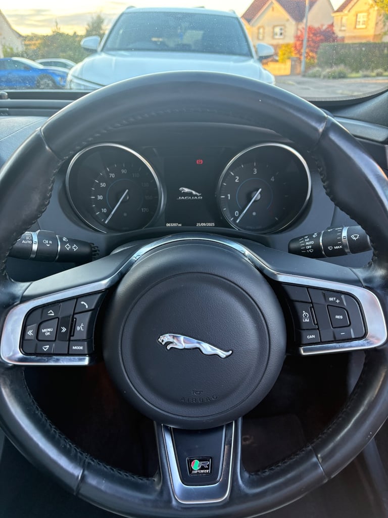 Jaguar, XE, Saloon, 2016, Manual, 1999 (cc), 4 doors