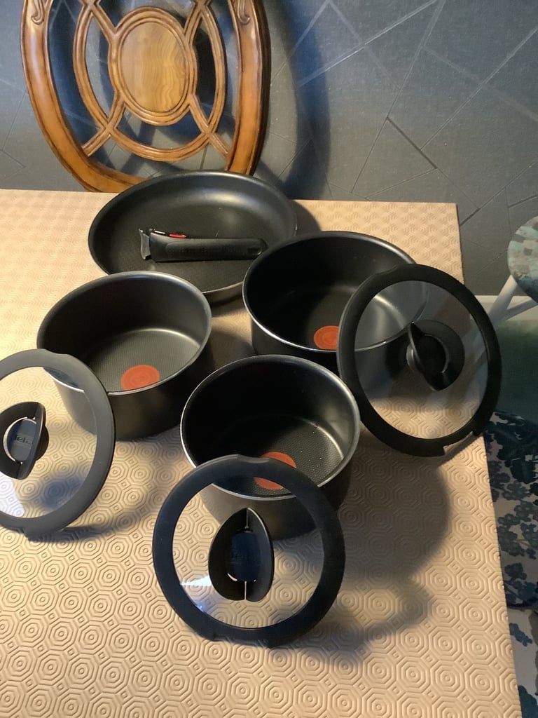 For sale Ingenio 8 piece pan set. £50