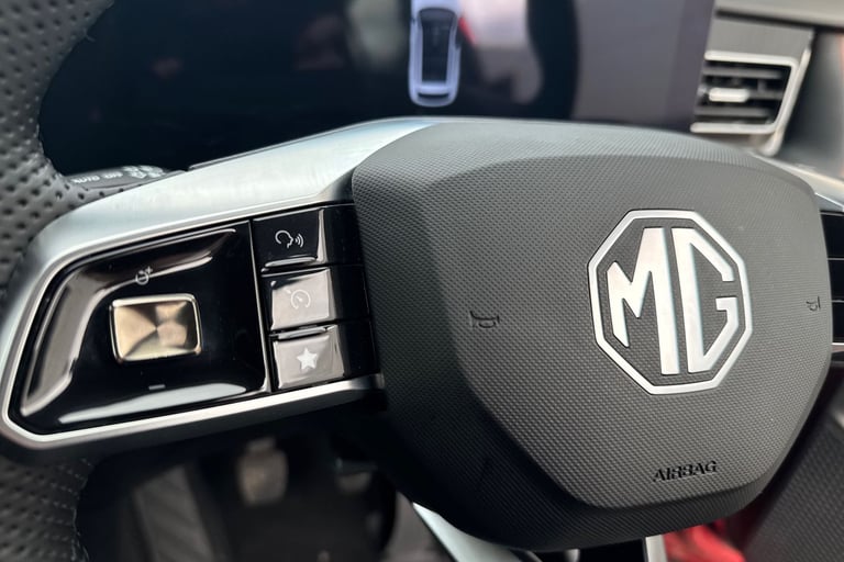 2025 MG MG HS 106290 Hatchback Petrol Manual