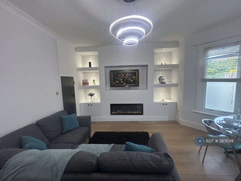 2 bedroom flat in Dornton Road, South Croydon, CR2 (2 bed) (#2671019)