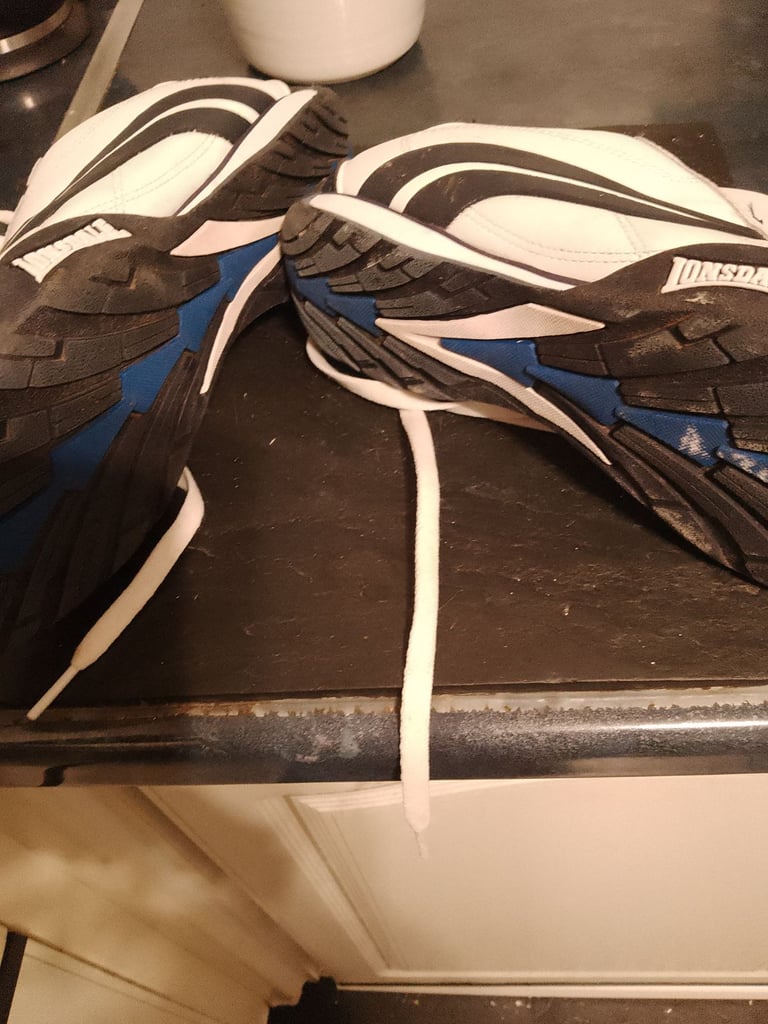 Lonsdale.  trainers 