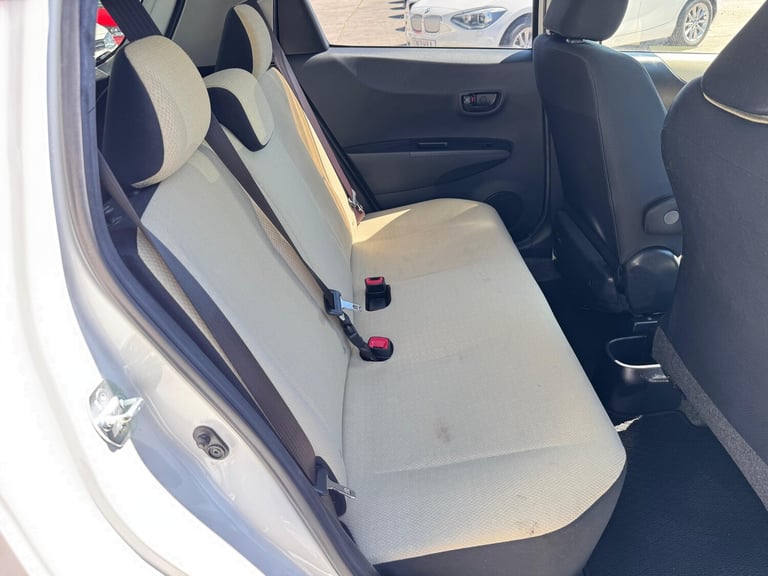 2012 Toyota Vitz YARIS 1.3 5DR AUTO Hatchback Petrol Automatic