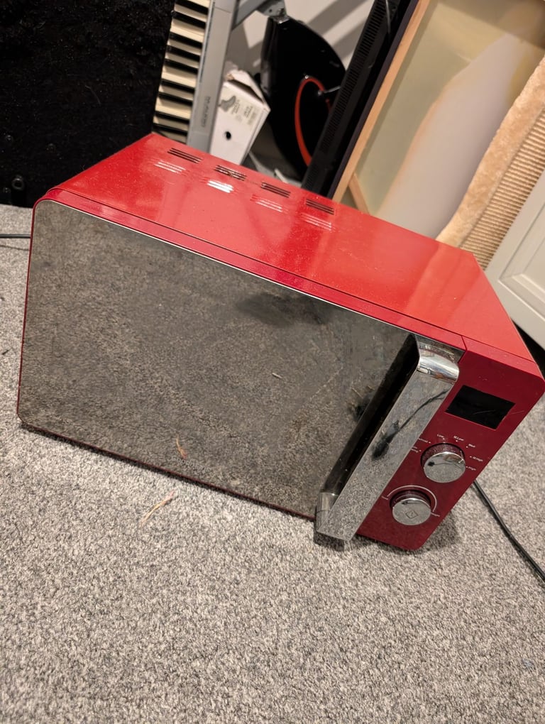 image for Goodmans Microwave Red 700W 20L 6 Heat Setting Good condition