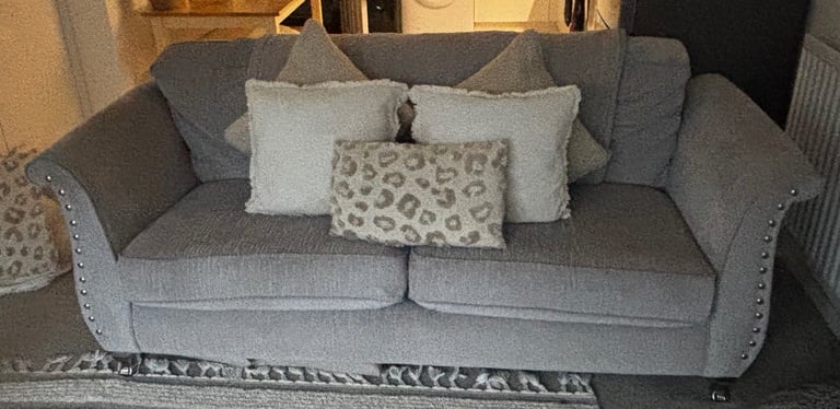 image for 3 and 2 sofa suite 