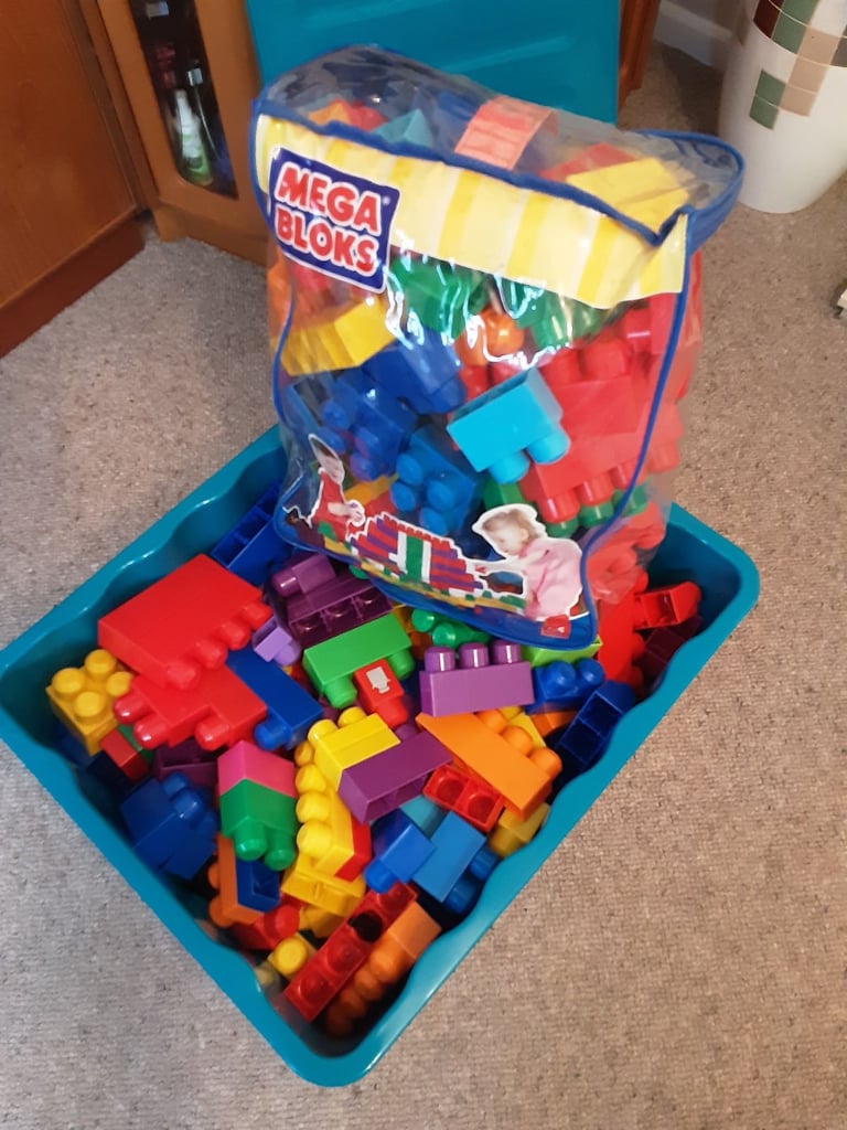 Mega Bloks, giant boxful plus bonus bag