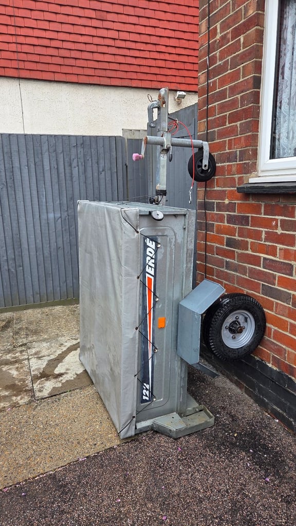 Massive olpro 5 man air tent and trailer