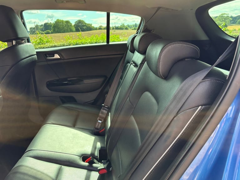 Kia Sportage 2.0 Diesel ISG 4 AWD Auto.Heated leather,reverse camera,pan roof