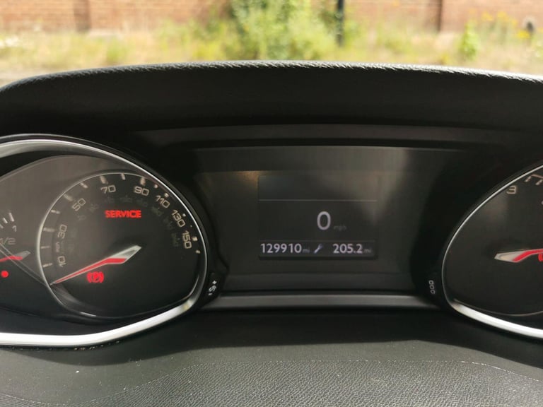 PEUGEOT 308 1.6 e-HDi Feline 2014