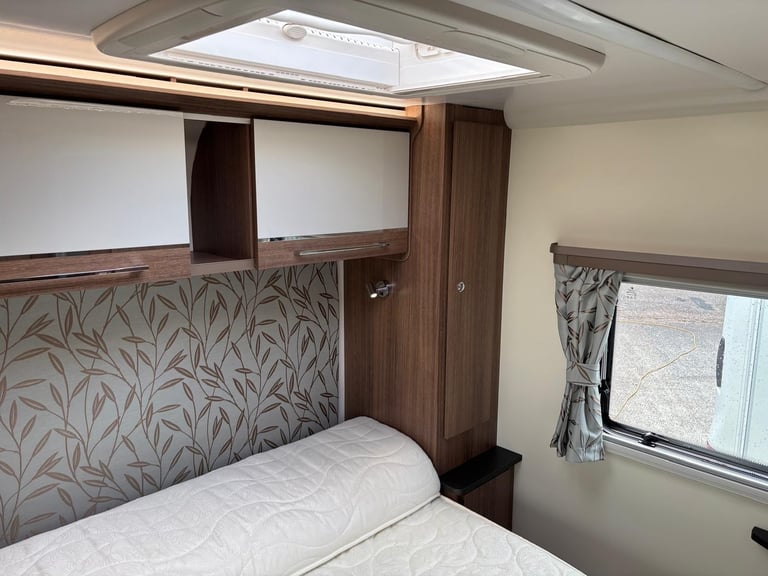 2019 Bailey Unicorn Cabrera (Rear Island Fixed Double Bed) Powrtouch Motor Mover