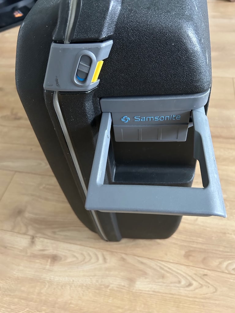 Samsonite hard shell suitcases 