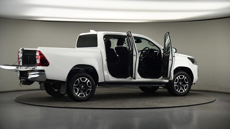 2024 Toyota Hilux 2.8 D-4D Invincible Pickup Double Cab 4dr Diesel Auto 4WD Euro 6 (s/s) (204 Pic...