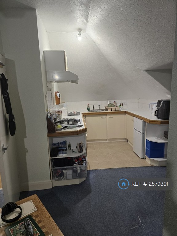 Studio flat in South Norwood, London, SE25 (#2679391)