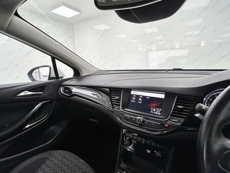 2018 Vauxhall Astra 1.4i Turbo SRi Hatchback 5dr Petrol Manual Euro 6 (150 ps) Hatchback Petrol M...