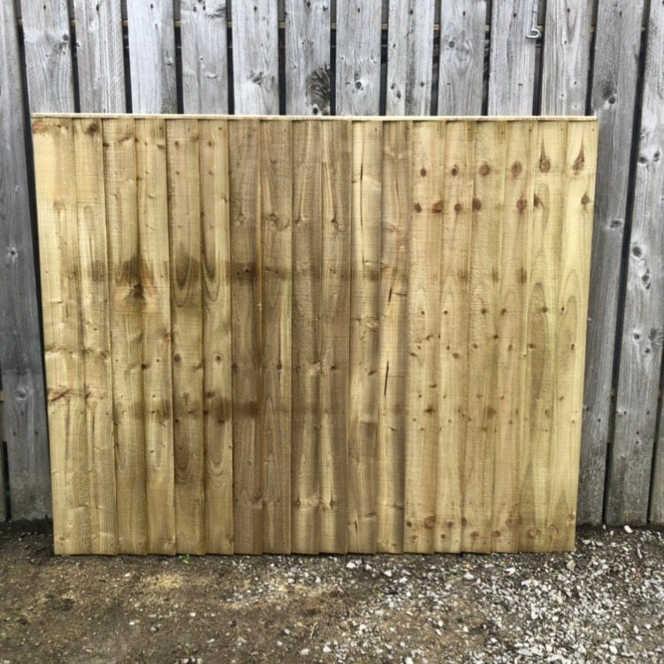 Heavy duty vertical feather edge fence panels