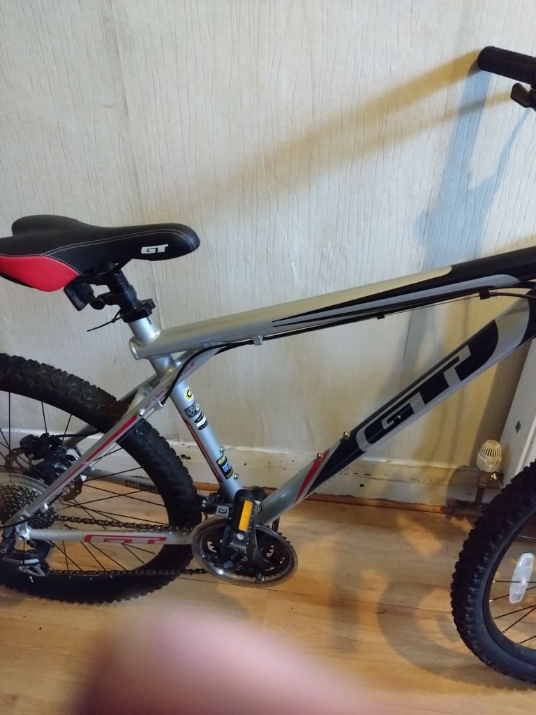GT Aggressor XC3 mountain bike practically new!