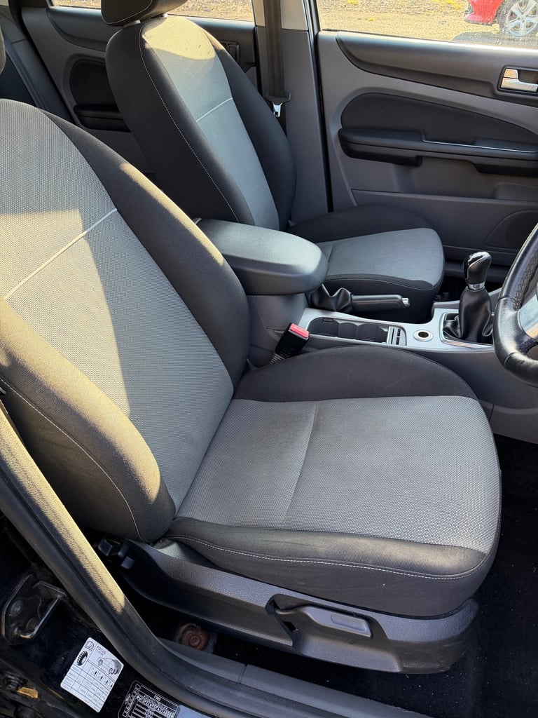 2010 Ford Focus 1.6 Zetec 5dr HATCHBACK Petrol Manual