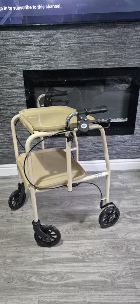 walker/food tray with 2 shelves and brakes