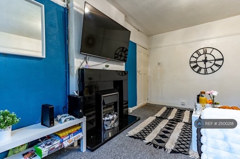 2 bedroom flat in Rawlins Street, Birmingham, B16 (2 bed) (#2500218)