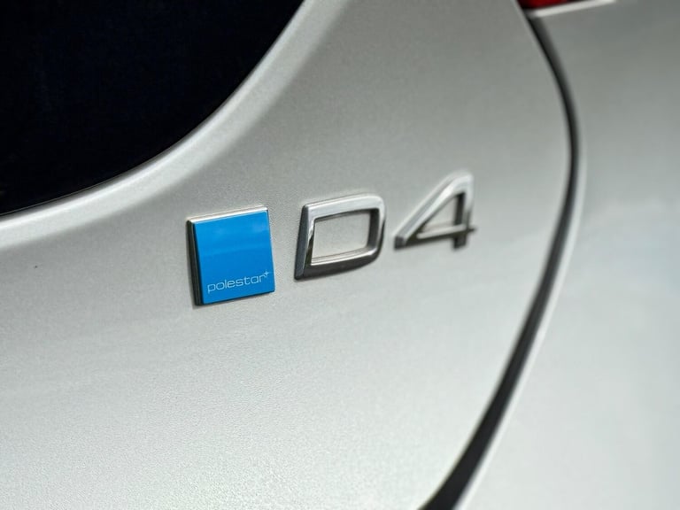 2016 Volvo V40 2.0 D4 R-Design Lux Nav Auto Euro 6 (s/s) 5dr HATCHBACK Diesel Automatic