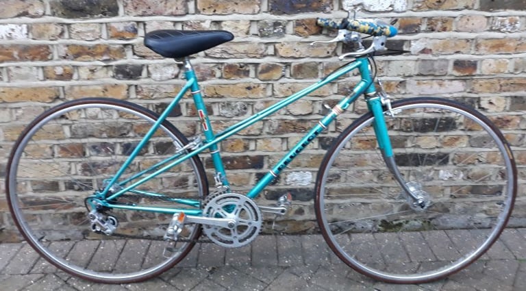 image for Vintage bike Peugeot ,medium frame, looks as new one, fully serviced - test ride at bicycle workshop