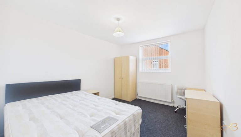 **DOUBLE ROOMS - AVAILABLE NOW**