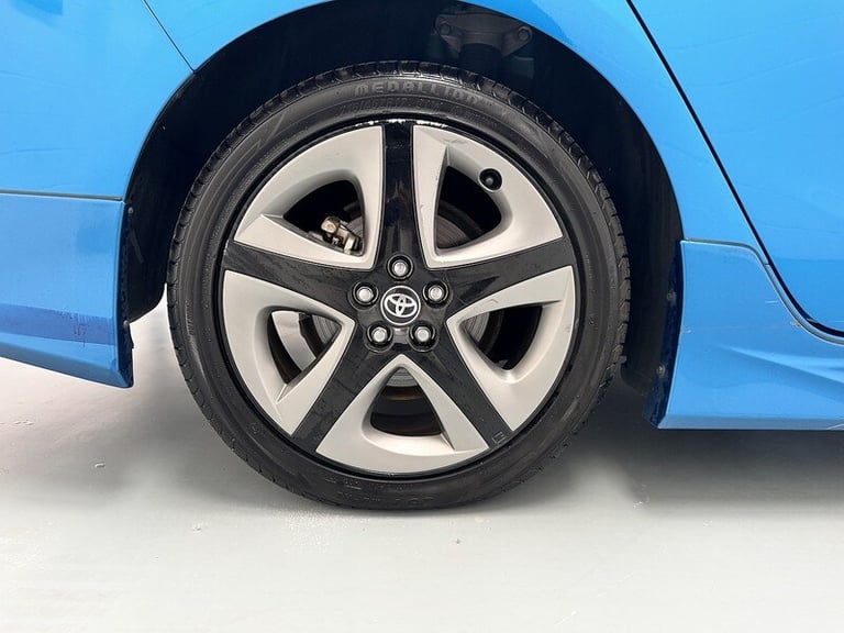 2025 Toyota Prius Vvt-I Active Hatchback HYBRID ELECTRIC Semi Automatic