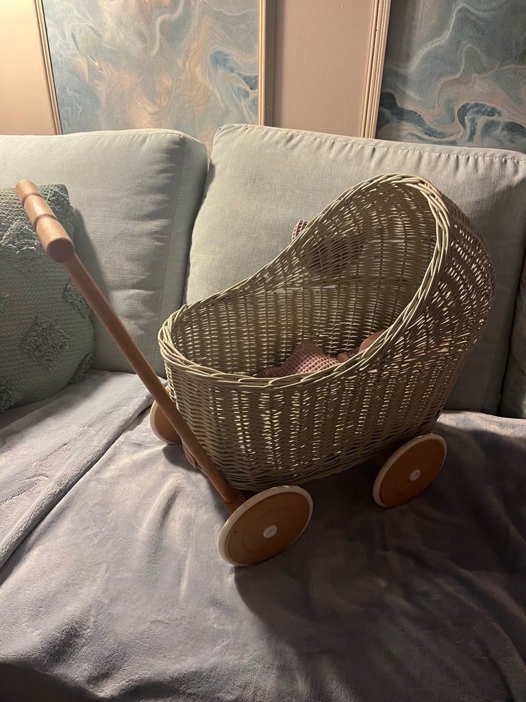 Dolls Wicker Pram