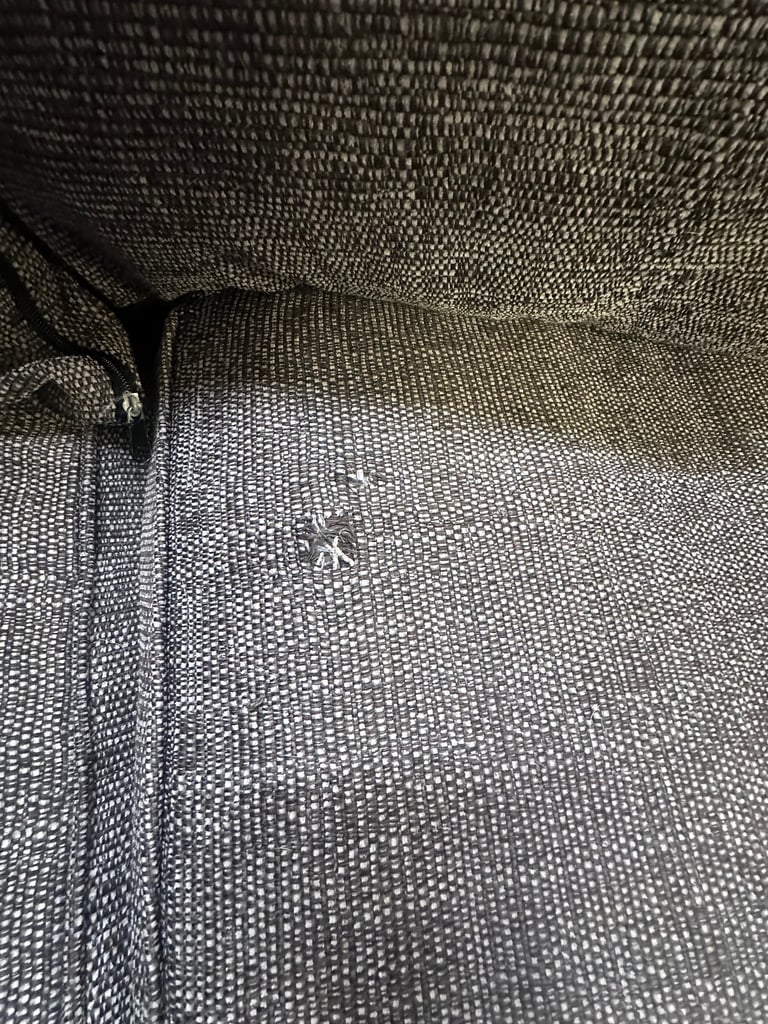 L shaped corner sofa (FREE DELIVERY) 