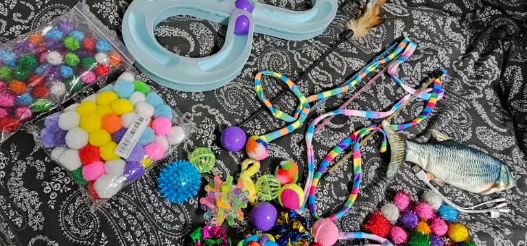 Extra Large Bundle Of Cat/Kitten Toys 