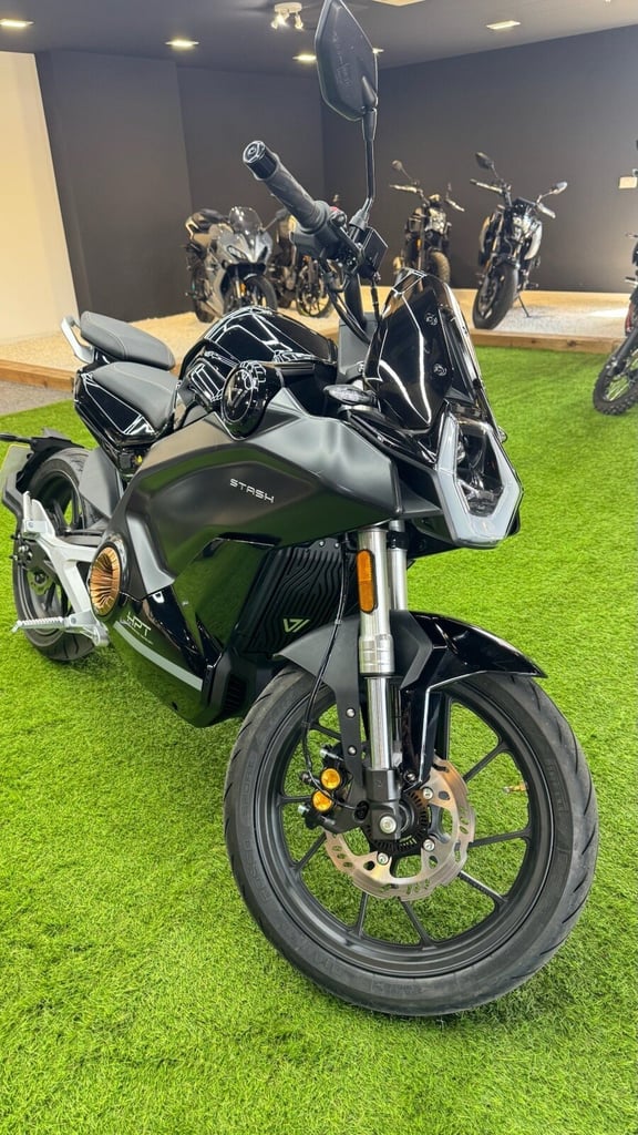 image for 2025 25 VMOTO STASH NAKED ELECTRIC AUTOMATIC EURO 5 (12 PS) DEMO BIKE