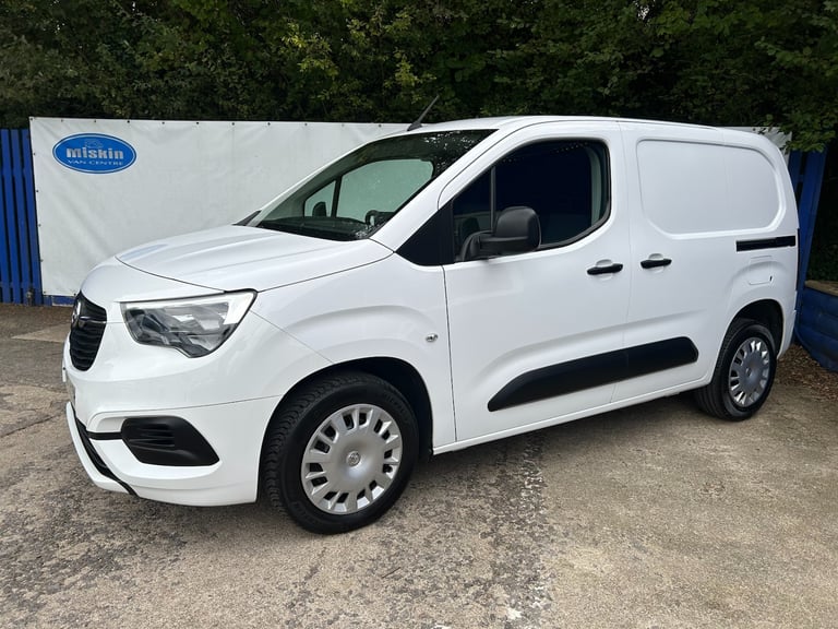 image for 2019 Vauxhall Combo 2300 1.5 Turbo D 100ps H1 Sportive Van PANEL VAN Diesel Manual