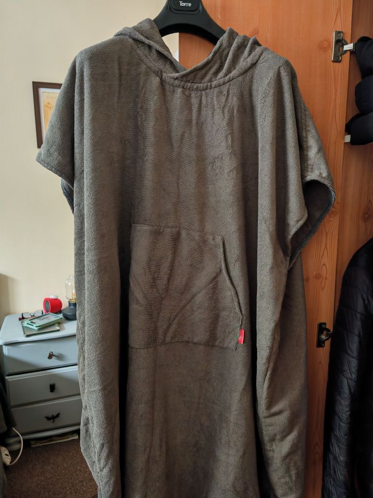 Swimming outfits package: wetsuit, boot, changing robe, surf poncho