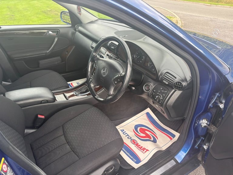 2004 Mercedes-Benz C-Class C200K Elegance SE 4dr Auto SALOON Petrol Automatic