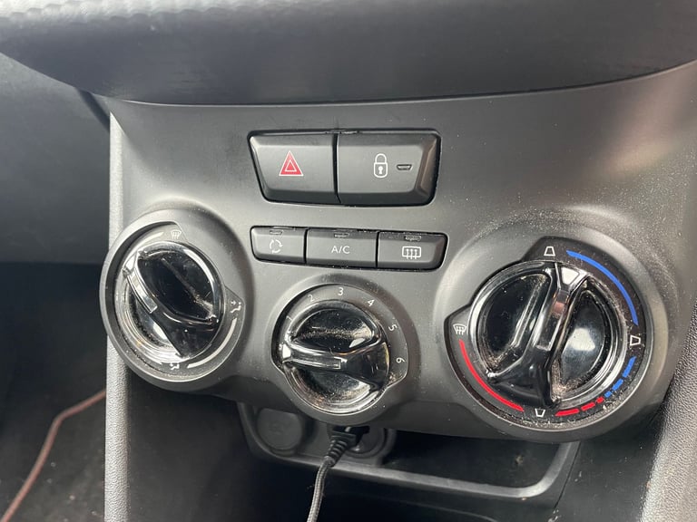 Peugeot, 208, Hatchback, 2017, Manual, 1199 (cc), 5 doors