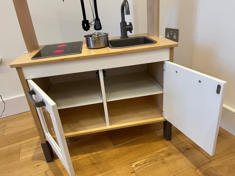 IKEA DUGTIK LIGHT UP PLAY KITCHEN WITH POTS AND PANS SET