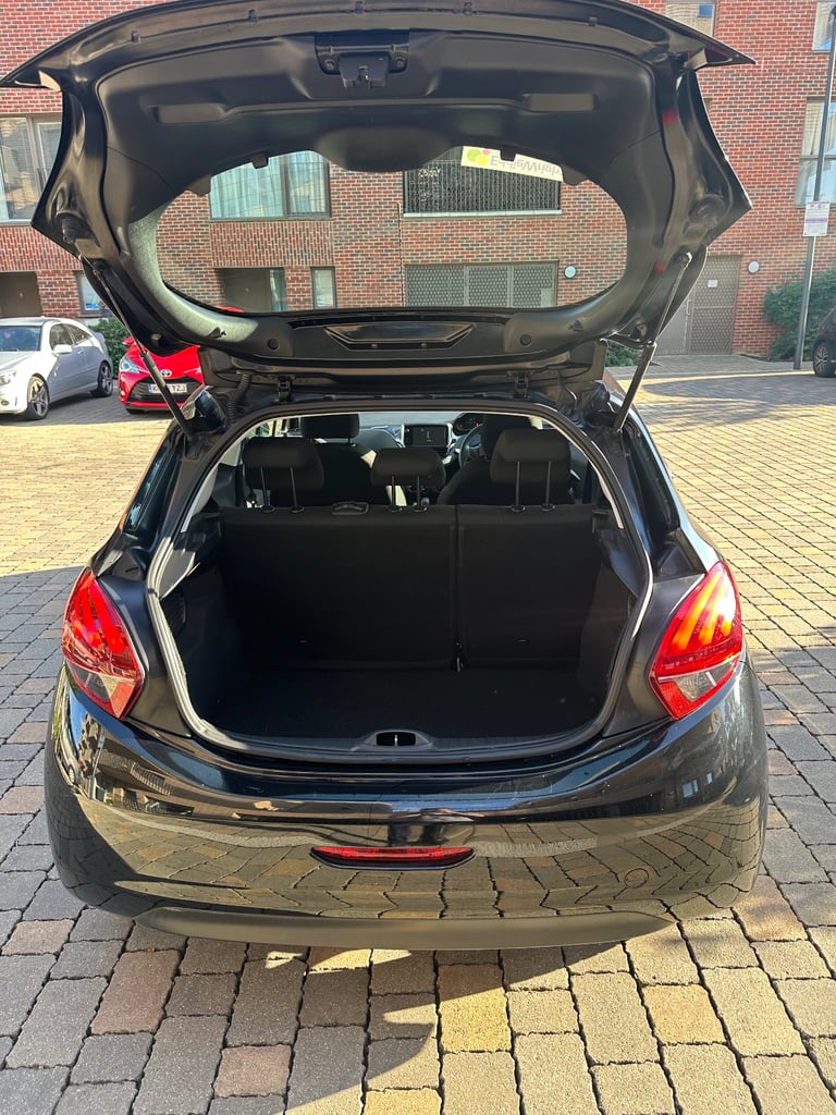 Peugeot, 208, Hatchback, 2015, Manual, 1199 (cc), 3 doors